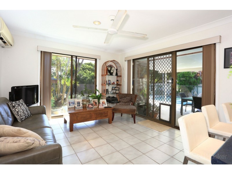 6 Pool Street, Hope Island QLD 4212