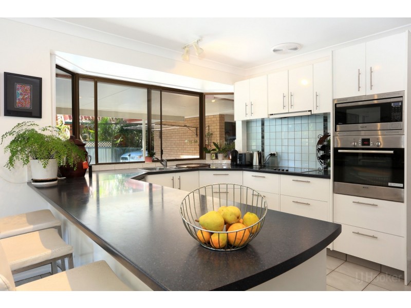 6 Pool Street, Hope Island QLD 4212