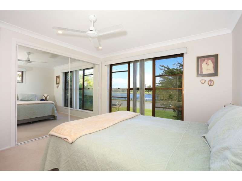 6 Pool Street, Hope Island QLD 4212