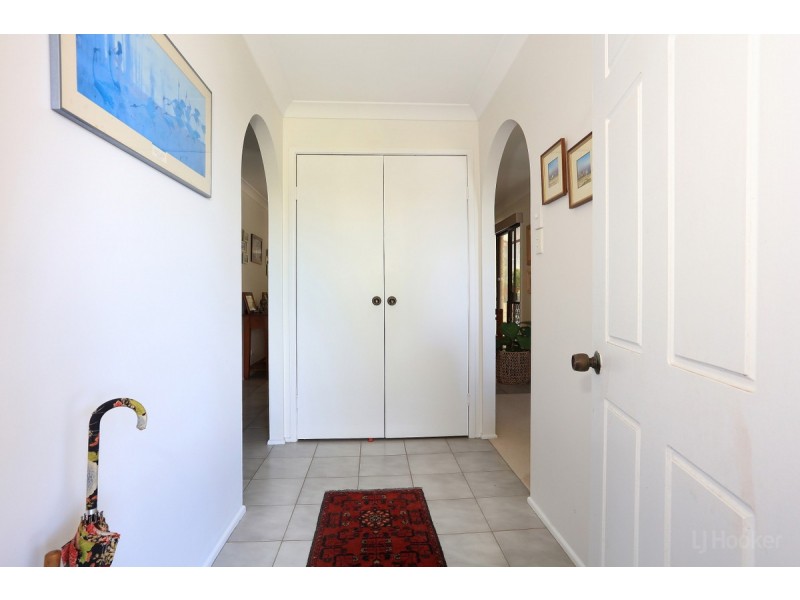6 Pool Street, Hope Island QLD 4212