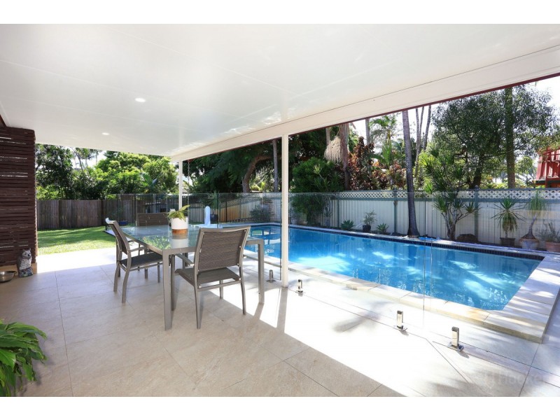 6 Pool Street, Hope Island QLD 4212