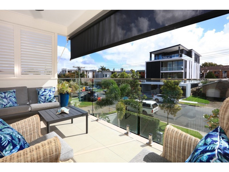 2/44 Milton Avenue, Paradise Point QLD 4216