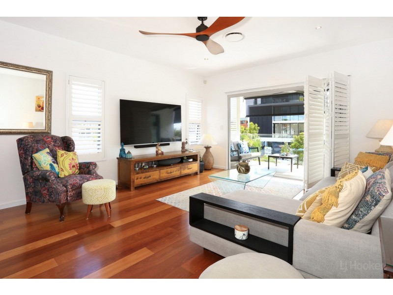 2/44 Milton Avenue, Paradise Point QLD 4216