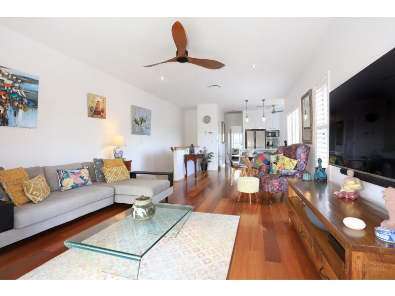 2/44 Milton Avenue, Paradise Point QLD 4216