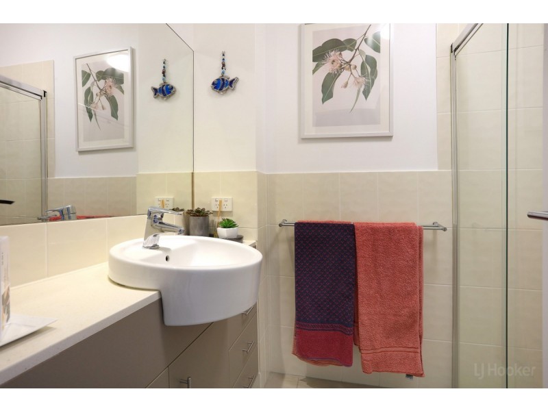 2/44 Milton Avenue, Paradise Point QLD 4216