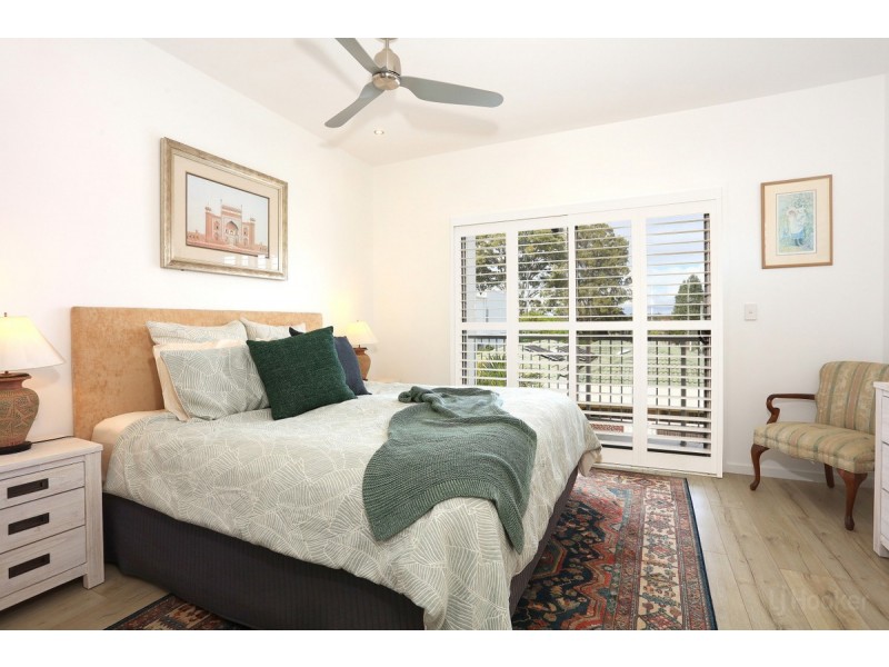 2/44 Milton Avenue, Paradise Point QLD 4216