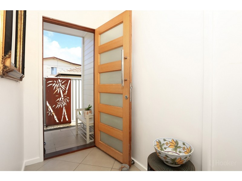 2/44 Milton Avenue, Paradise Point QLD 4216