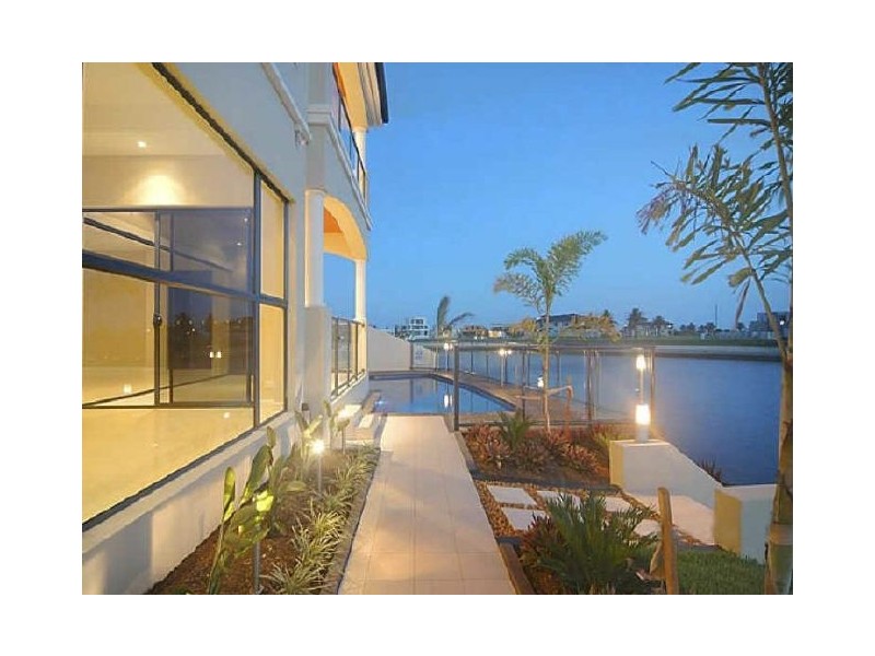 Sovereign Islands QLD 4216