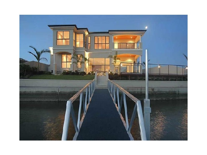 Sovereign Islands QLD 4216