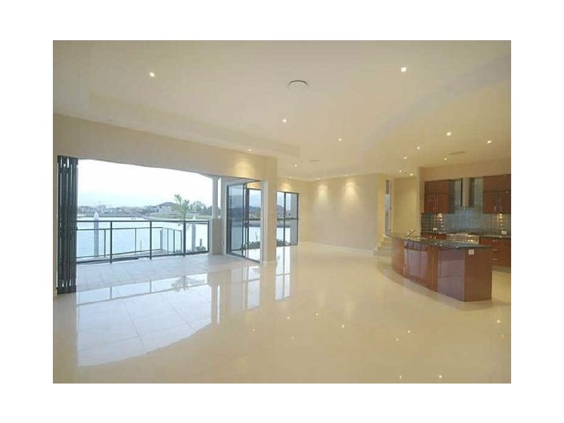 Sovereign Islands QLD 4216