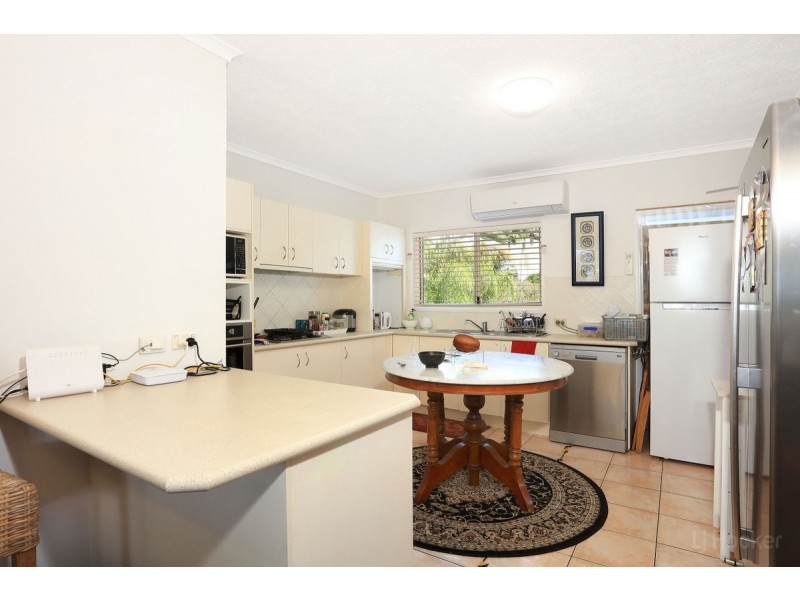 84 Boykambil Esplanade North, Hope Island QLD 4212