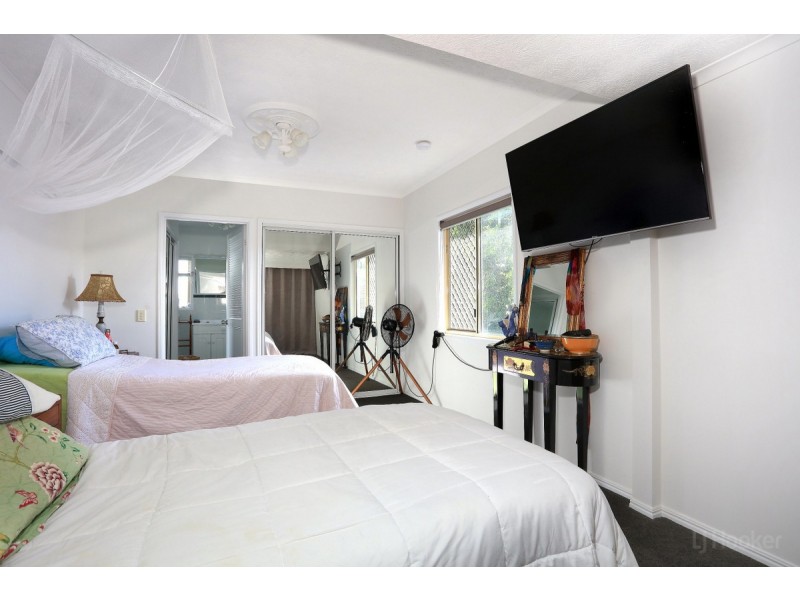 84 Boykambil Esplanade North, Hope Island QLD 4212