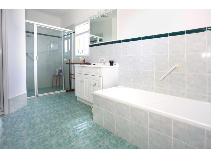 84 Boykambil Esplanade North, Hope Island QLD 4212