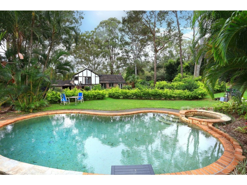 9 Warrego Way, Helensvale QLD 4212