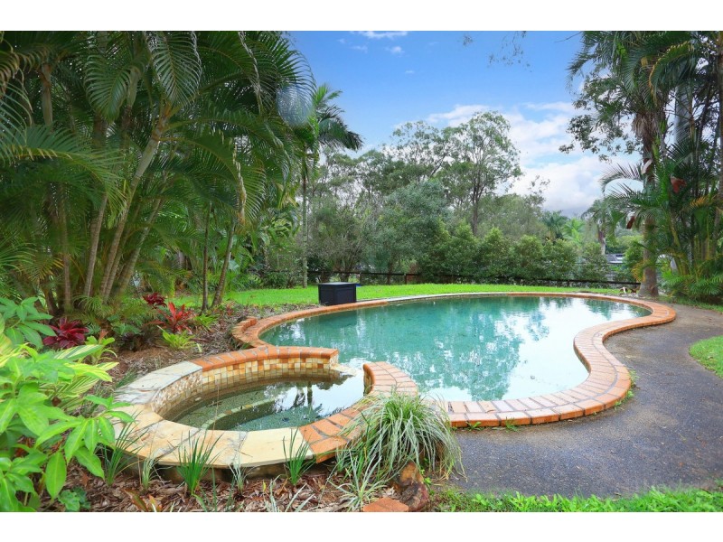 9 Warrego Way, Helensvale QLD 4212