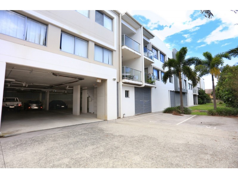 17/425 Pine Ridge Road, Runaway Bay QLD 4216