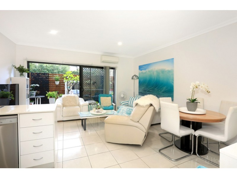 16/460 Pine Ridge Road, Coombabah QLD 4216