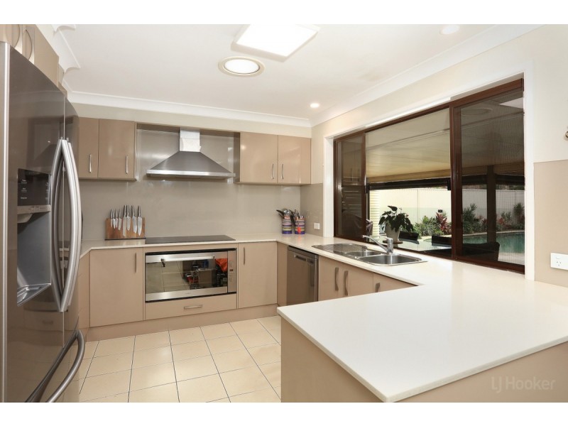 9 Lakefield Crescent, Paradise Point QLD 4216
