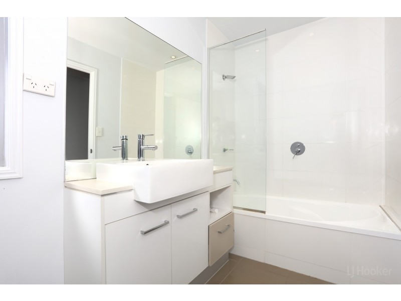 8/430 Pine Ridge Road, Coombabah QLD 4216