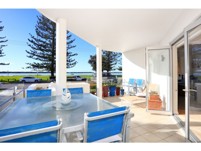2/32-34 Oatland Esplanade, Runaway Bay QLD 4216