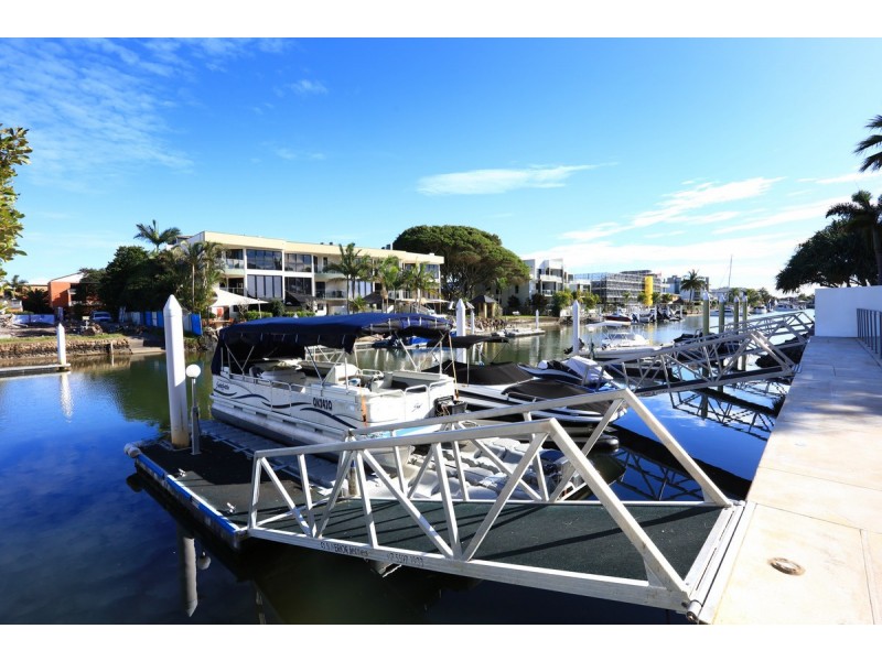 2/32-34 Oatland Esplanade, Runaway Bay QLD 4216