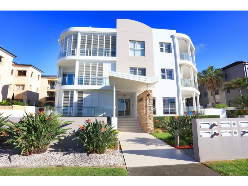 2/32-34 Oatland Esplanade, Runaway Bay QLD 4216