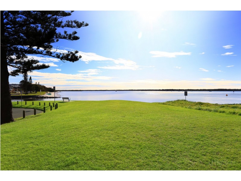 2/32-34 Oatland Esplanade, Runaway Bay QLD 4216