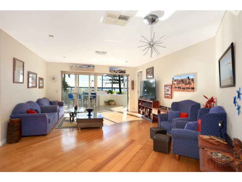 2/32-34 Oatland Esplanade, Runaway Bay QLD 4216