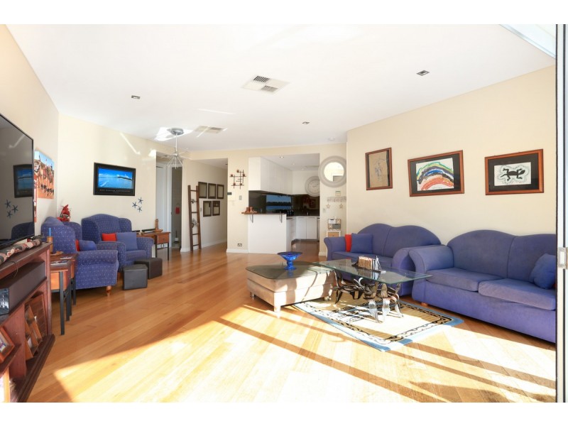 2/32-34 Oatland Esplanade, Runaway Bay QLD 4216