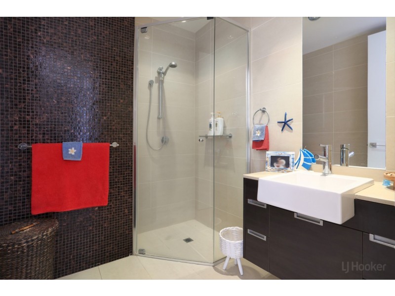 2/32-34 Oatland Esplanade, Runaway Bay QLD 4216