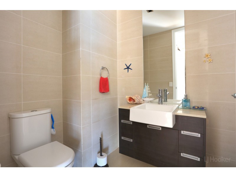 2/32-34 Oatland Esplanade, Runaway Bay QLD 4216