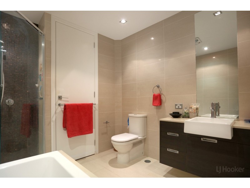 2/32-34 Oatland Esplanade, Runaway Bay QLD 4216