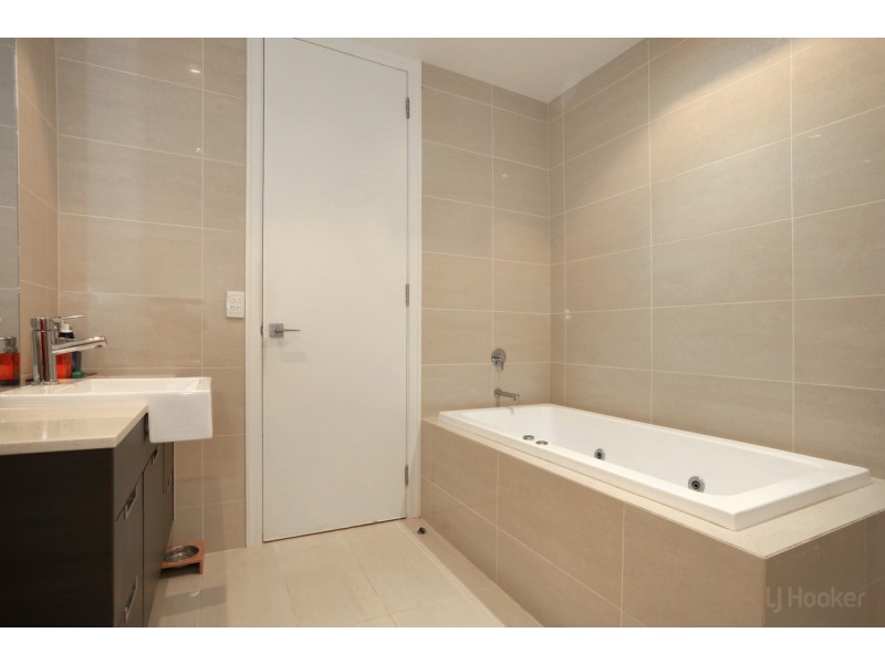 2/32-34 Oatland Esplanade, Runaway Bay QLD 4216