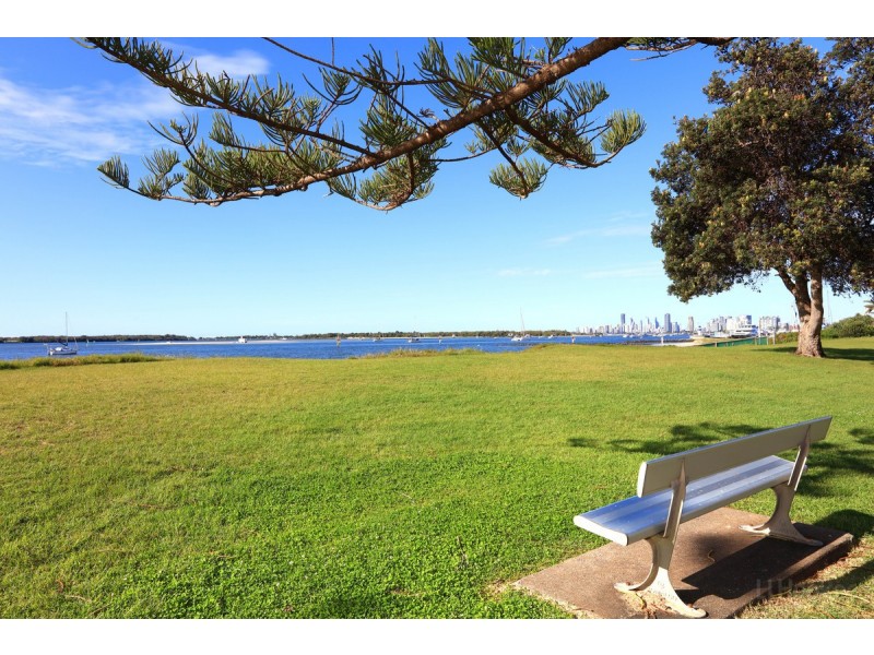 2/32-34 Oatland Esplanade, Runaway Bay QLD 4216