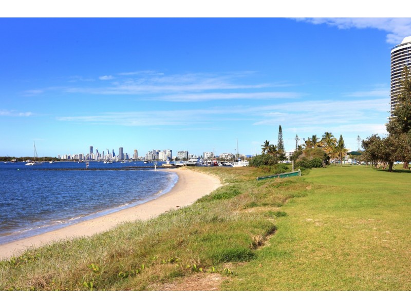 2/32-34 Oatland Esplanade, Runaway Bay QLD 4216