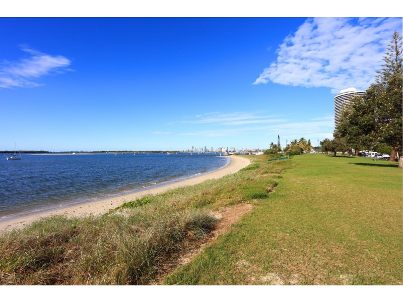 2/32-34 Oatland Esplanade, Runaway Bay QLD 4216