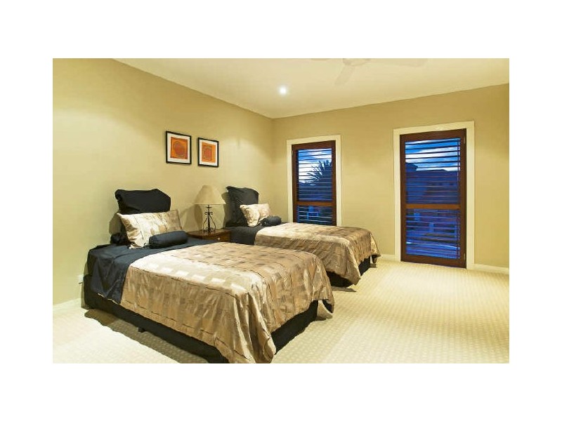 Sovereign Islands QLD 4216