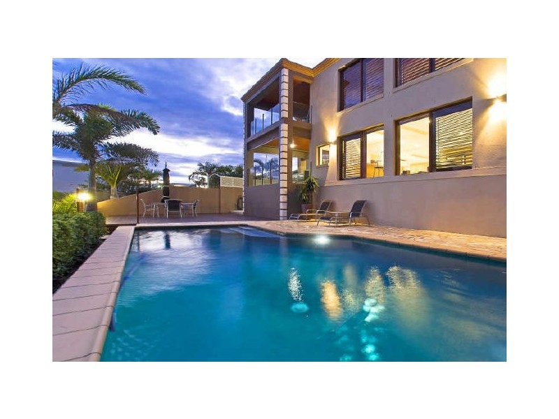 Sovereign Islands QLD 4216