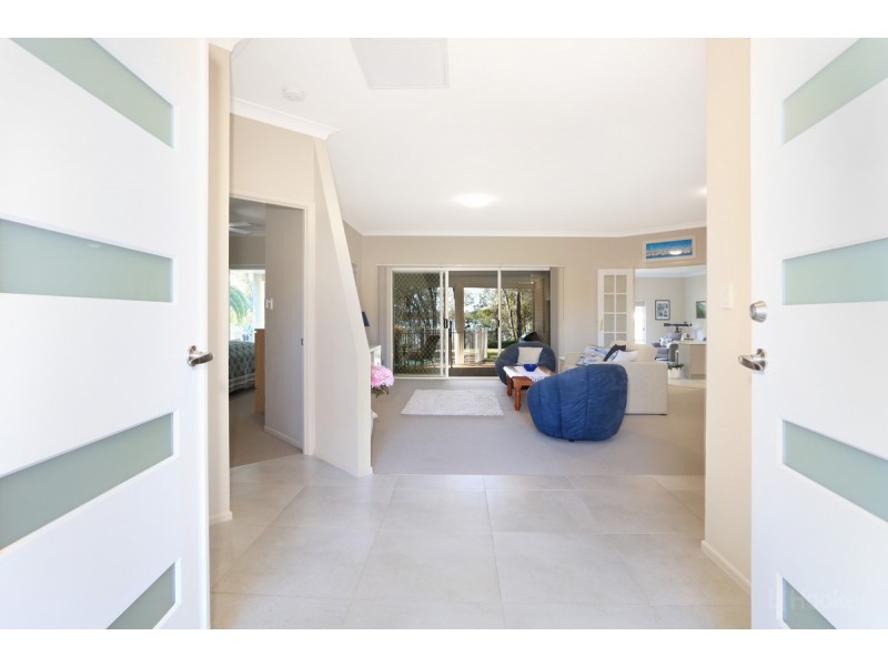 19 Boreen Court, Helensvale QLD 4212