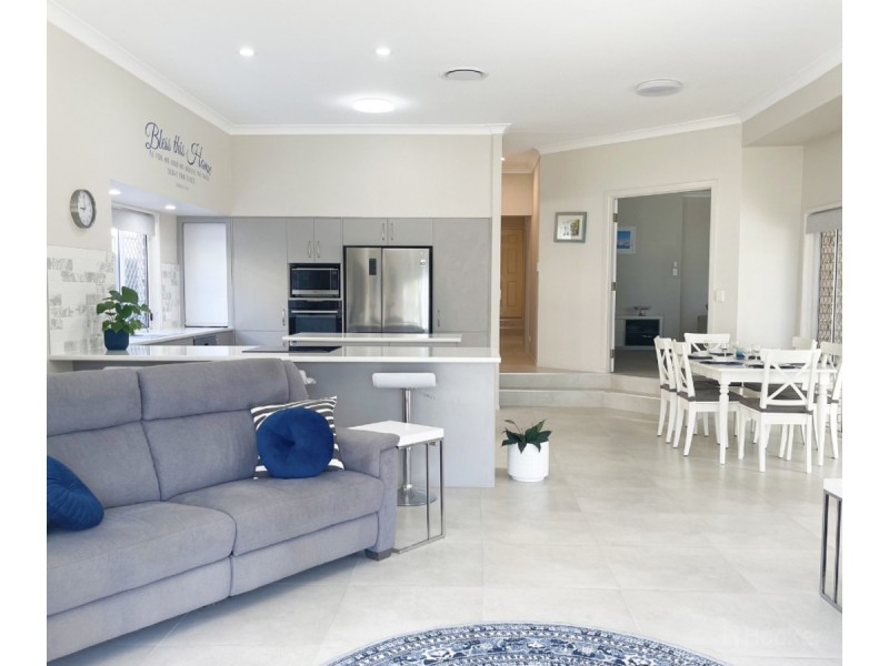 19 Boreen Court, Helensvale QLD 4212