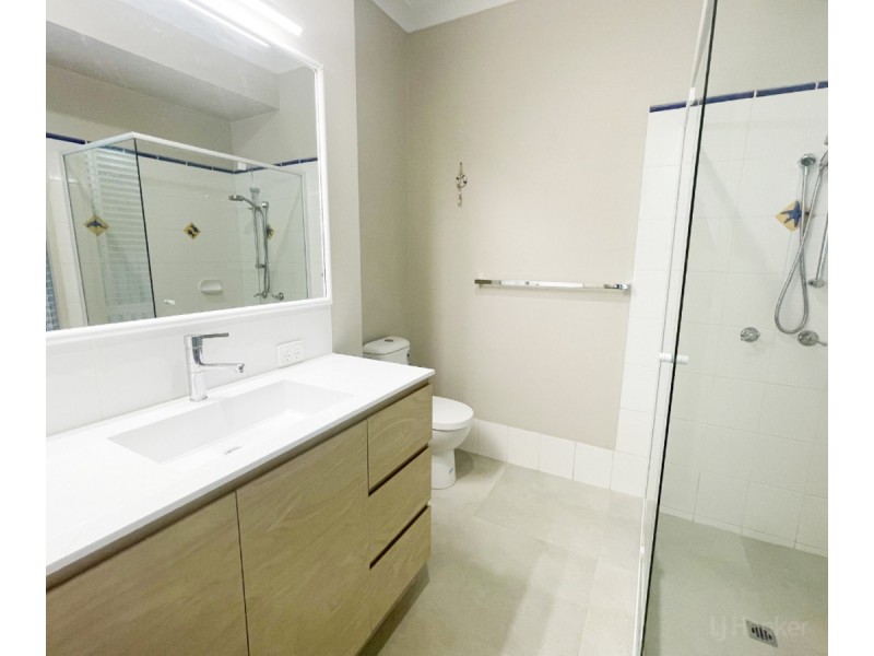 19 Boreen Court, Helensvale QLD 4212