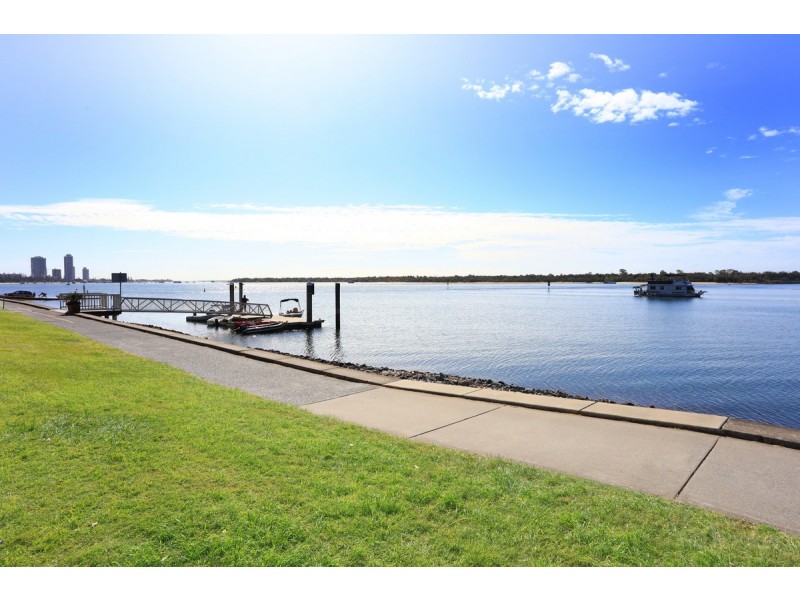 7/318 Marine Parade, Labrador QLD 4215