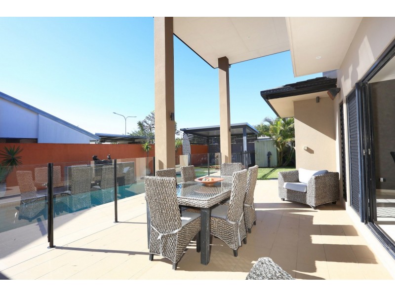 1 Tradewinds Avenue, Paradise Point QLD 4216