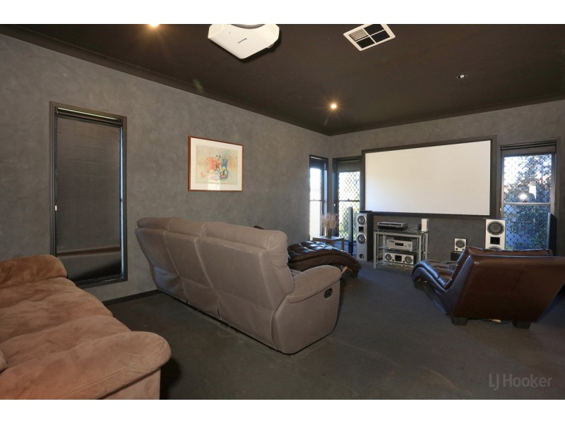 1 Tradewinds Avenue, Paradise Point QLD 4216