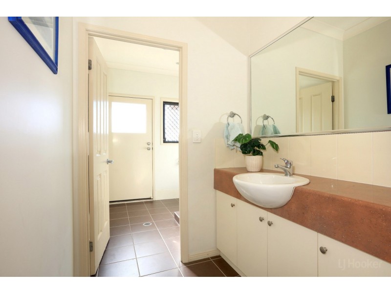 1 Tradewinds Avenue, Paradise Point QLD 4216