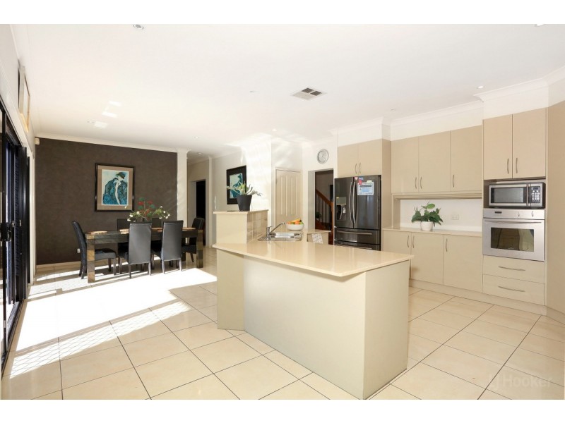 1 Tradewinds Avenue, Paradise Point QLD 4216