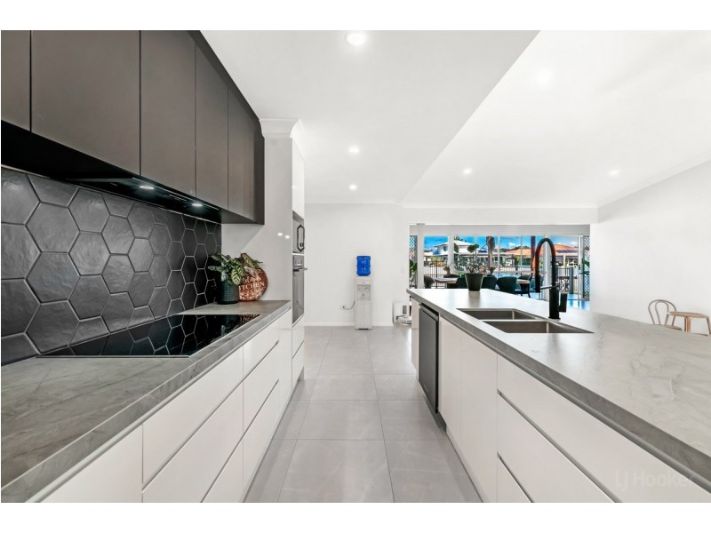 10 Matthew Flinders Drive, Hollywell QLD 4216