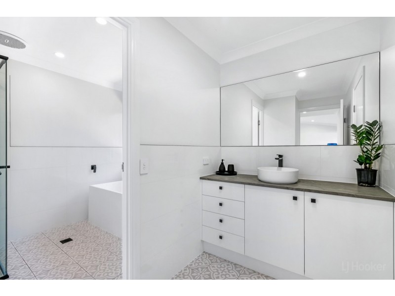 10 Matthew Flinders Drive, Hollywell QLD 4216