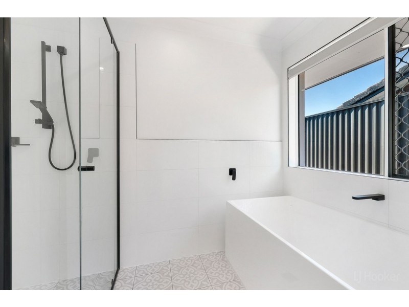 10 Matthew Flinders Drive, Hollywell QLD 4216