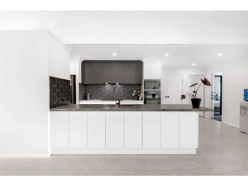 10 Matthew Flinders Drive, Hollywell QLD 4216